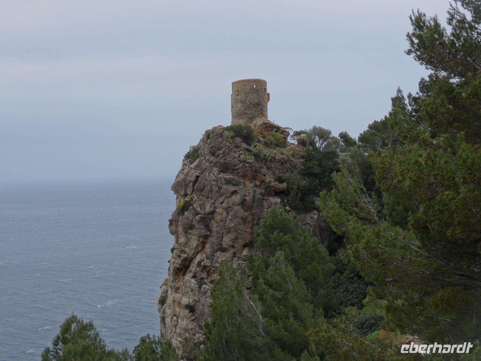 Fahrt entlang der Westküste mit Blick auf den Wachturm 
