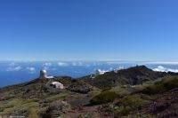 Links - das Nordic Optical Telescope - Mitte - William Herschel Telescope