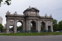Puerta de Alcalá mit 