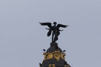 Die Victoria - oder ein Engel? - auf der Spitze des Metropolis-Turms