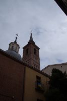 An diesem Kirchturm hat sich eine der wenigen Spuren des muslimischen Madjrit erhalten: Es handelt sich um ein ehem. Minarett.