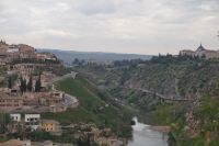 Ein Erdrutsch ist abgegangen (Vordergrund) im Hintergrund das Castillo de San Servando