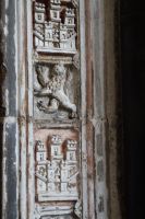 Fries um das Kirchenportal: Burg (Castilla) und Löwe (León) im Wechsel