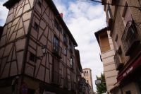 Das mitteleuropäisch anmutende Fachwerkhaus im südlichen Zentralspanien.