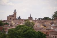 Puerta de Bisagra von der anderen Tajo-Seite