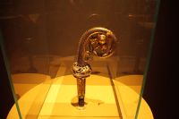 Der Heilige Georg und der Drache - Bischofsstab 13. Jhdt. 