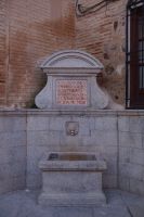 Ein den Historikern José und Rodrigo Amador de los Ríos 1963 gewidmeter Brunnen