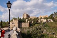 San Juan de los Reyes über der Puente de San Martín