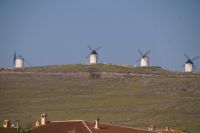 Riesen, überall Riesen! Und wie sie mit den Armen herumfuchteln, siehst du das nicht, mein treuer Sancho?