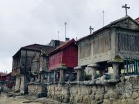 Combarro_Horreos am Strand.jpg