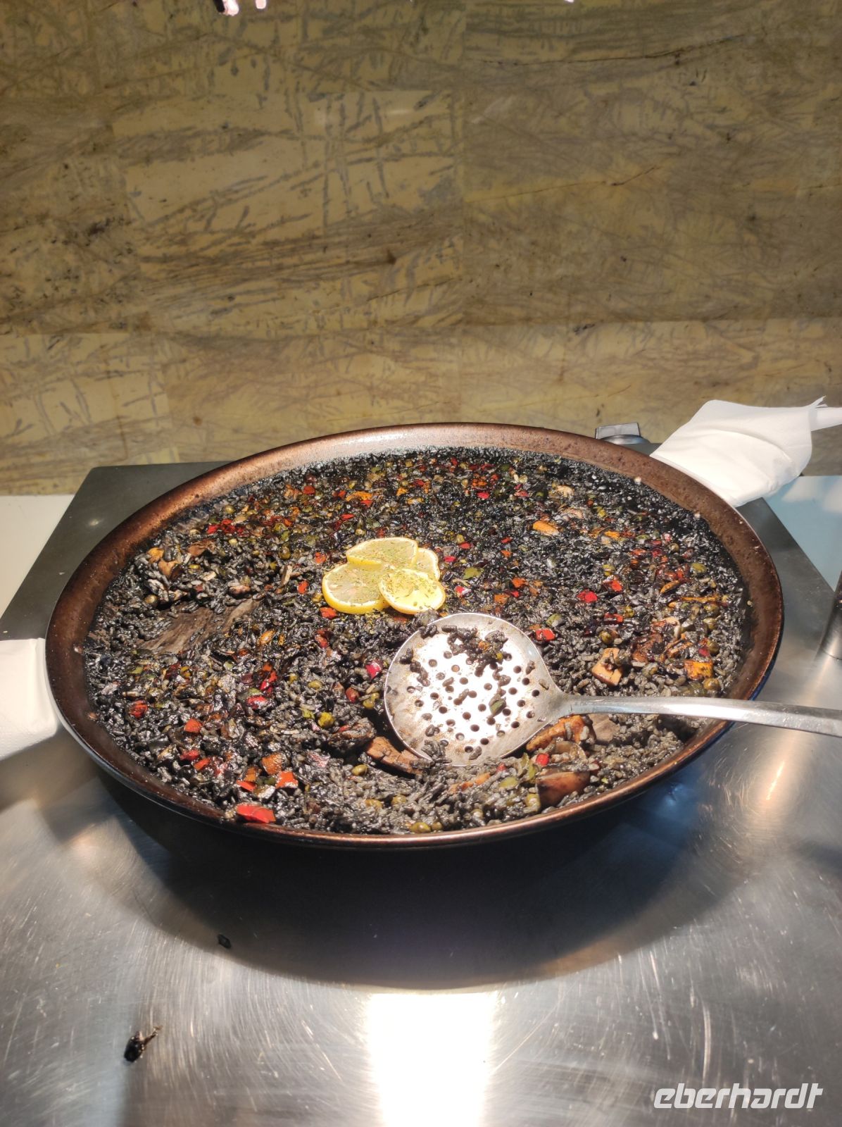 Tintenfisch Paella am Abendbuffet