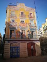 Bemalte Hausfassade in Tarragona