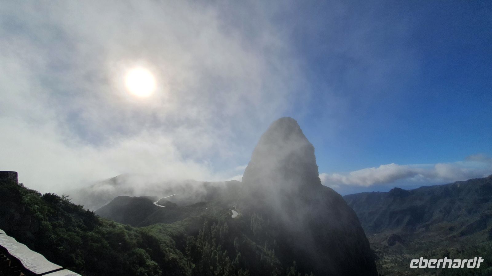La Gomera, Passatwolken umhüllen den Roque Agando