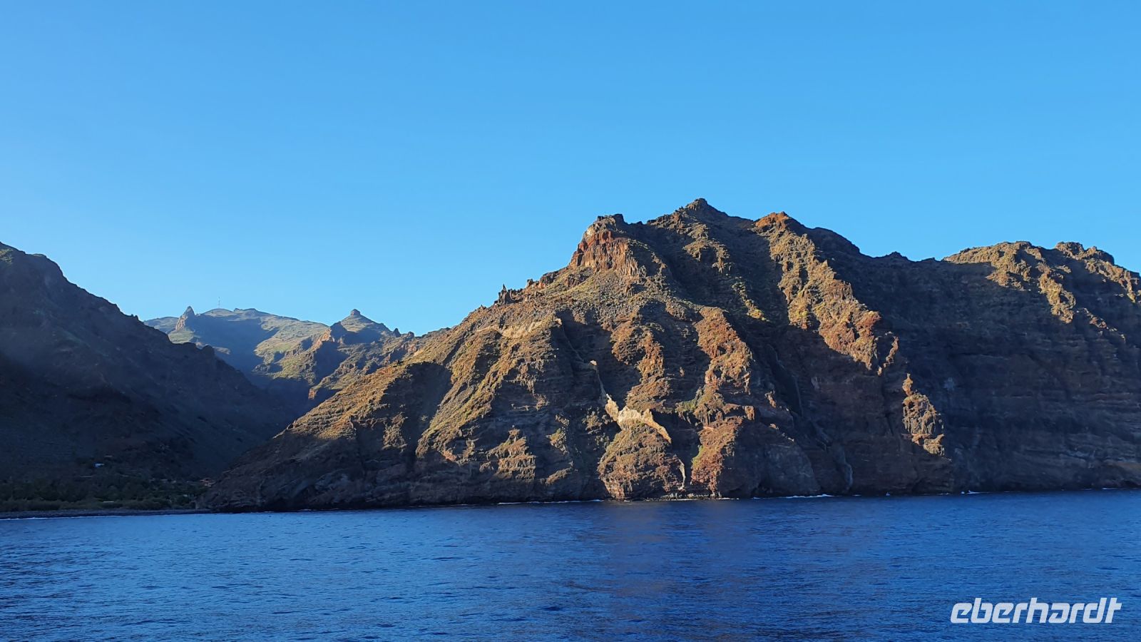 La Gomera, Südküste mit Blick zum Roque Agando und zum Sombrero