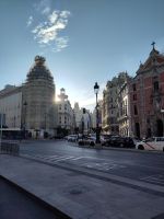 Gran Via im abendlichen Gegenlicht