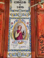 Typisch madrilenisch: Gekachelte Barverkleidung