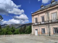 Sierra de Guadarrama vom Hof des Schlosses La Granja de San Ildefonso