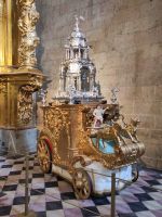 Monstranz für die Fronleichnamsprozession: die Räder sind nur Show