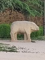 Dinosaurier?  Imperialer Kampfläufer (Star Wars)? Nein ein Eber - diese Tierfiguren sind typisch im Gebiet der keltiberischen Vettonen