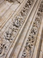 Der Astronaut (Zentrum) und das Eis essende Teufelchen (unten rechts) 