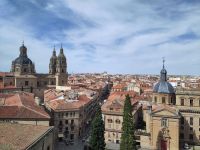 Calle Mayor Salamanca, mit Clerecía und Iglesia de San Sebastián 
