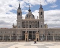 Madrid - die Almudena Kathedrale