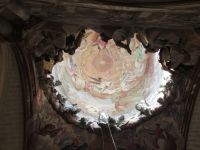 Toledo Kathedrale - ein Auschnitt und Malerei in einer Kuppel