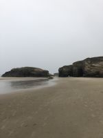 Kathedralenstrand bei Regen