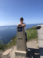 Eberhardt-Reiseleiterin Sabine am km 0