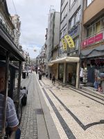 durch die Einkaufsstrasse von Porto