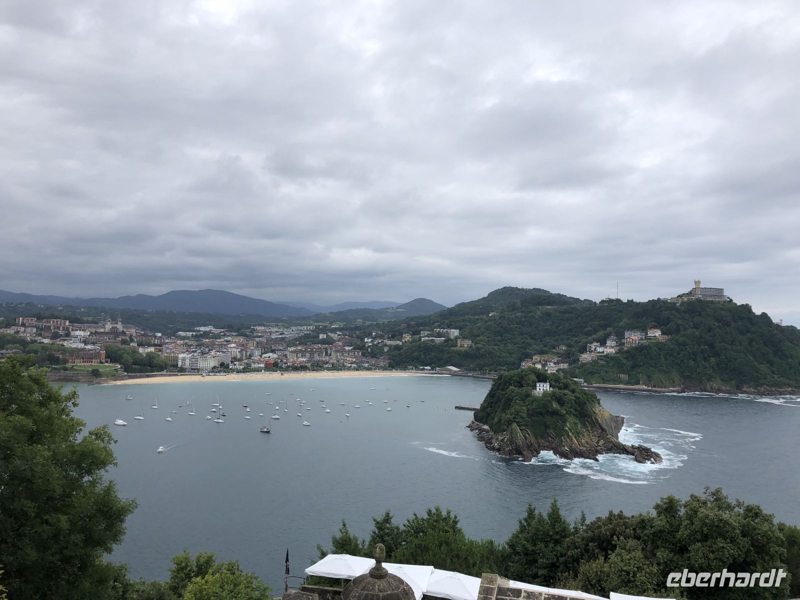 San Sebastian - Blick auf die Insel Santa Clara und den Monte Igueldo
