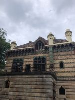 Vorderansicht El Capricho de Gaudí