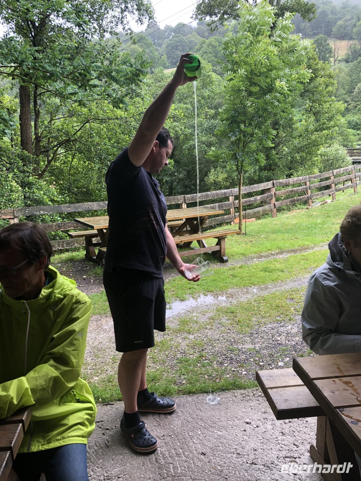 So schenkt man Sidra richtig ein