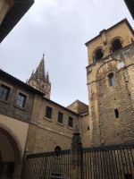 Blick auf die Kathedrale von Oviedo