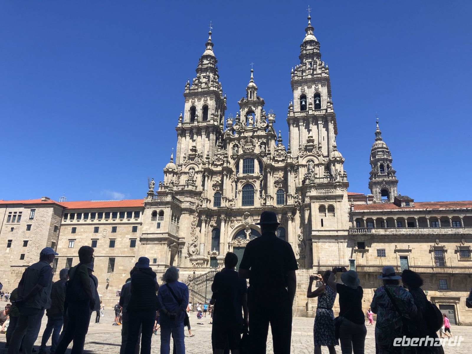 Staunend vor der Kathedrale - Eberhardt Reisegruppe Nordspanien