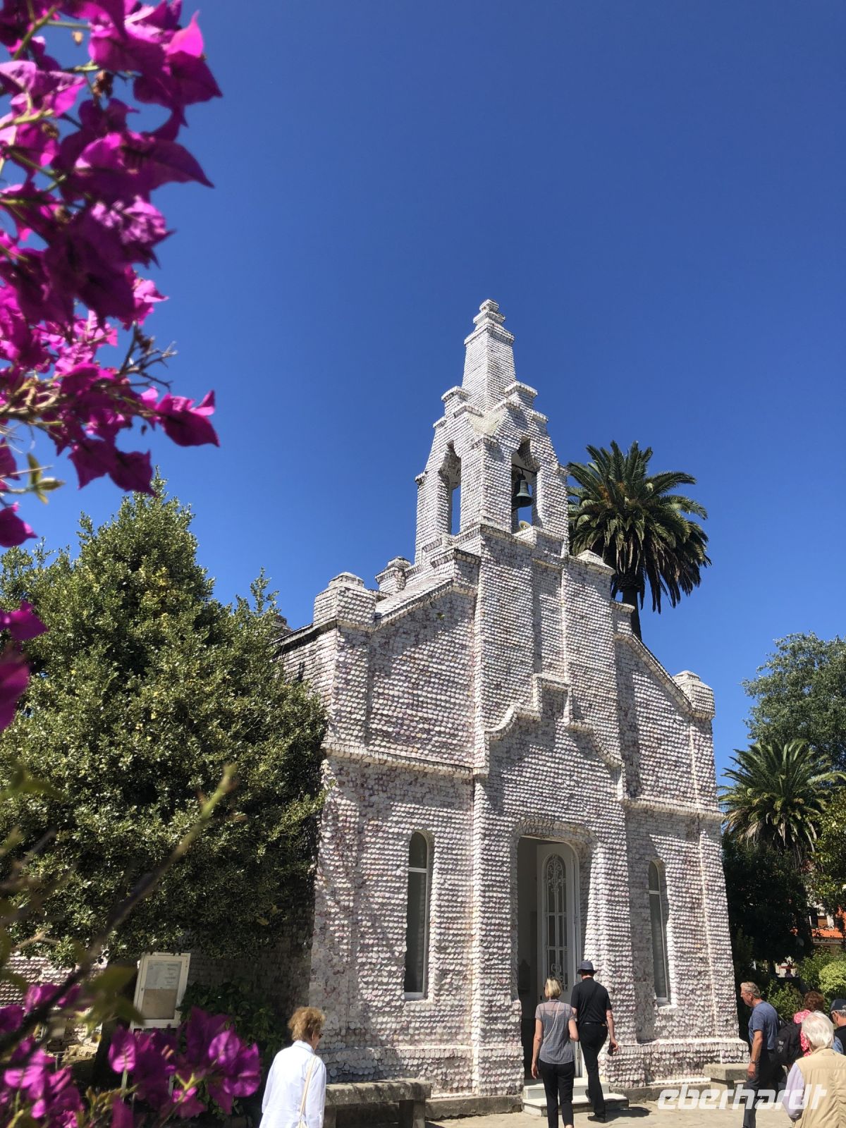 Muschelkirche - Fassade aus Jakobsmuscheln