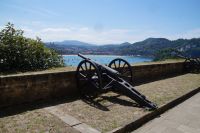Auf die Bahía de la Concha gerichtete Kanone auf dem Monte Urgull, San Sebastián