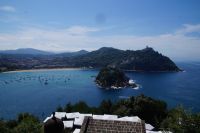 Donostia ist die Stadt der drei Eingänge: hier sehen wir zwei, der dritte liegt im Rücken des Betrachters. 