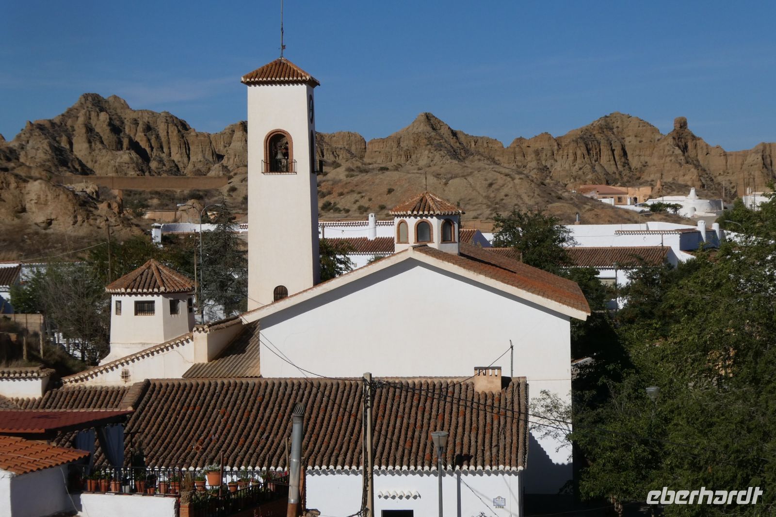 eine Kirche mit Höhlenkapelle
