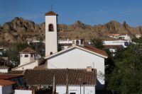 eine Kirche mit Höhlenkapelle