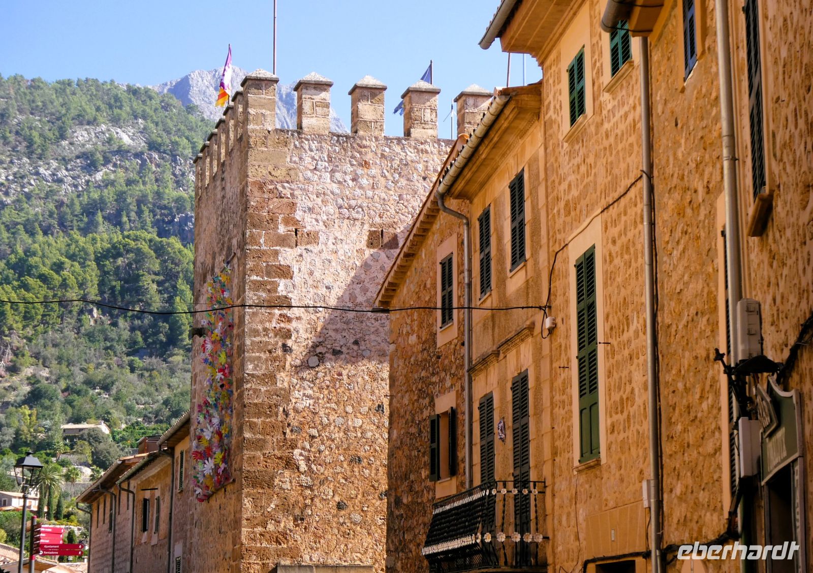 geschmücktes Rathaus von Fornalutx