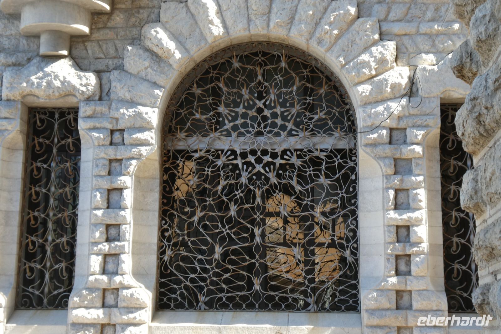 Kunstvolle Verzierung an einer Bank