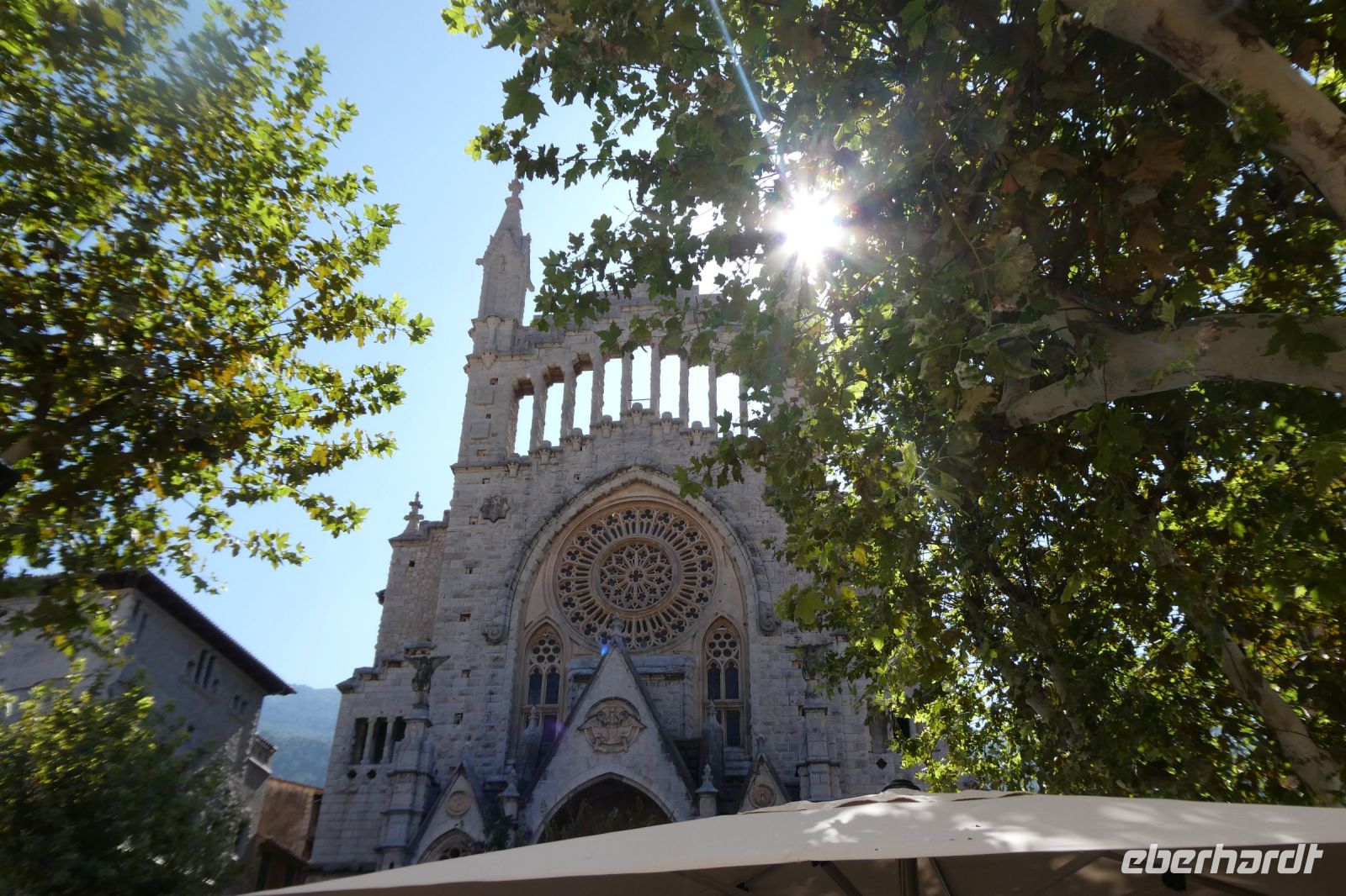 Gegenlicht in Neogotik