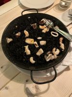 schwarze Nudeln mit Tintenfisch