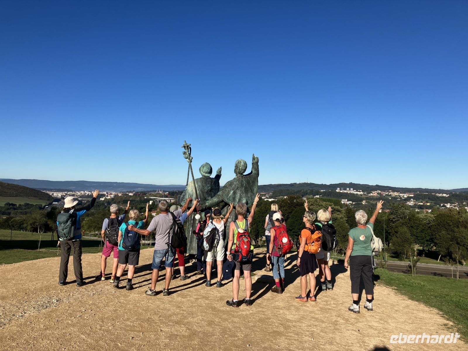 Am Pilgerdenkmal auf dem Berg der Freude