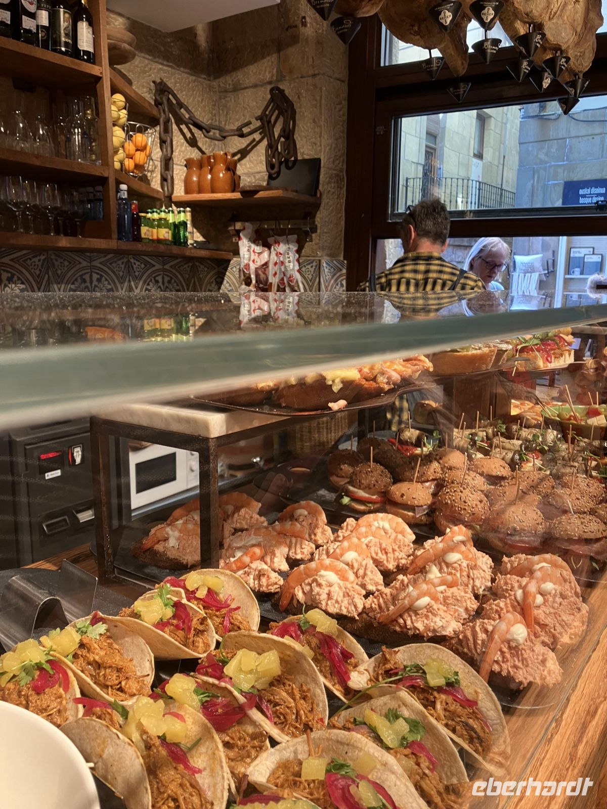 Pintxos soweit das Auge reicht - San Sebastian Altstadt