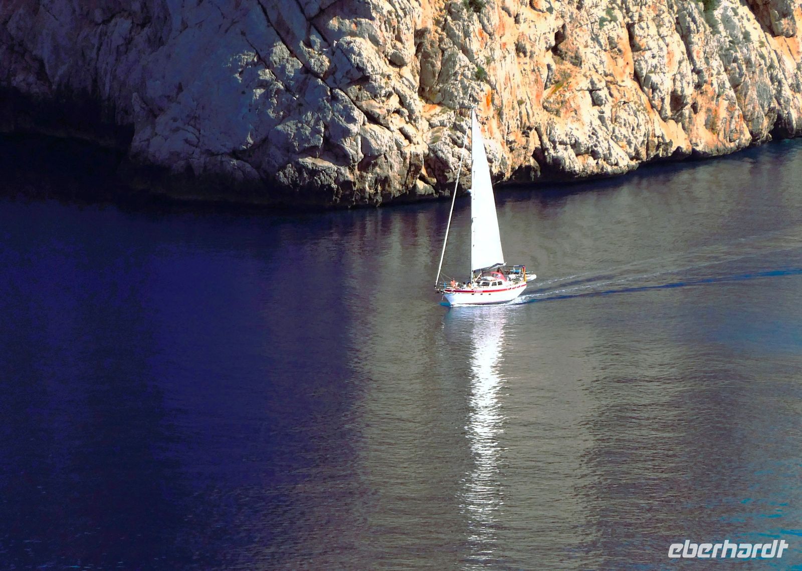 Segelboot herangezoomt