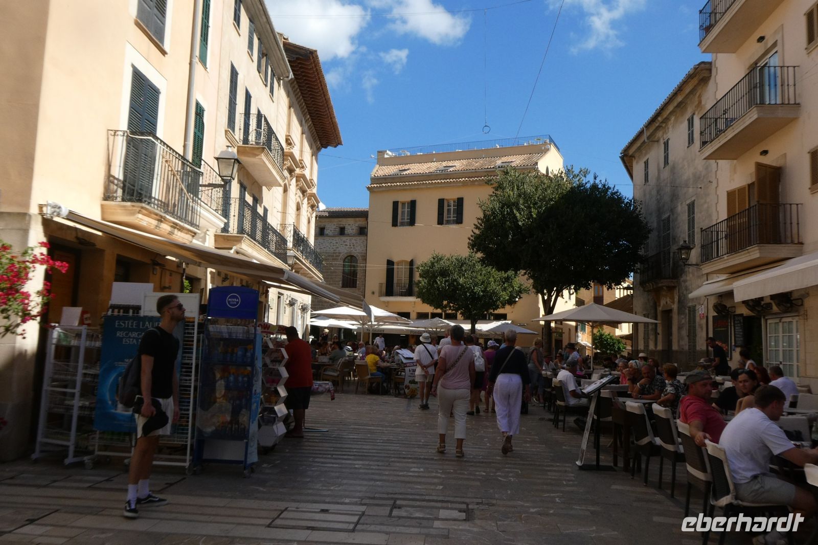 buntes Treiben um die Mittagszeit