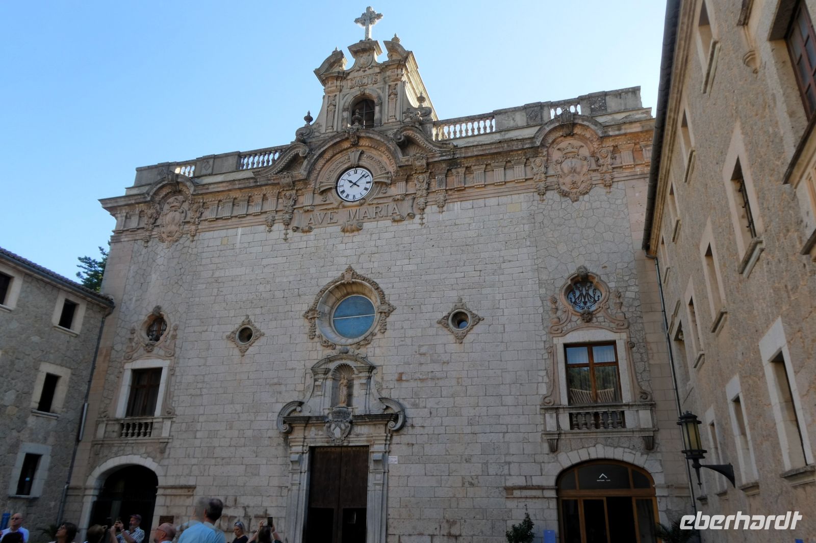 vor der Kirche des Klosters Lluc