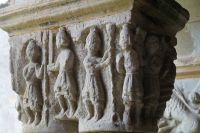 Krieger auf Säulenkapitell, Kreuzgang Santillana del Mar